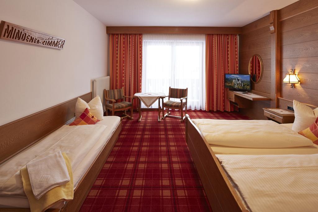 Alpenmotel Saeuling Pinswang Rom bilde
